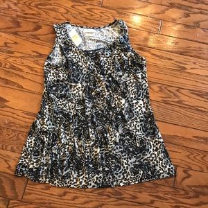 NWT Women’s Med Leopard Van Heusen Top 🌟